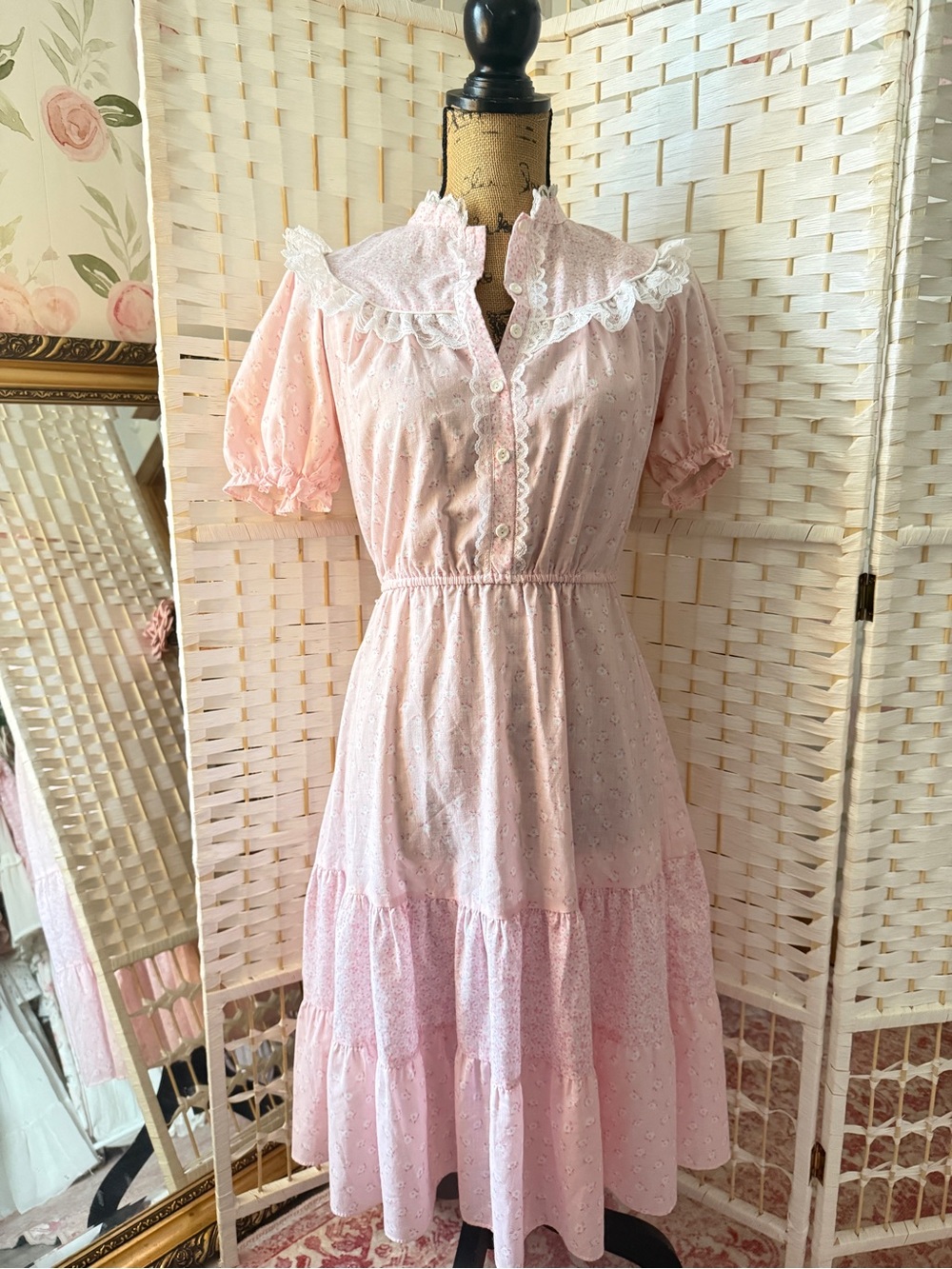 Vintage Pink Ditsy Floral Prairie Dress With Lace